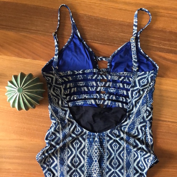 La Blanca One-piece swimming suit🌷 - Picture 5 of 7